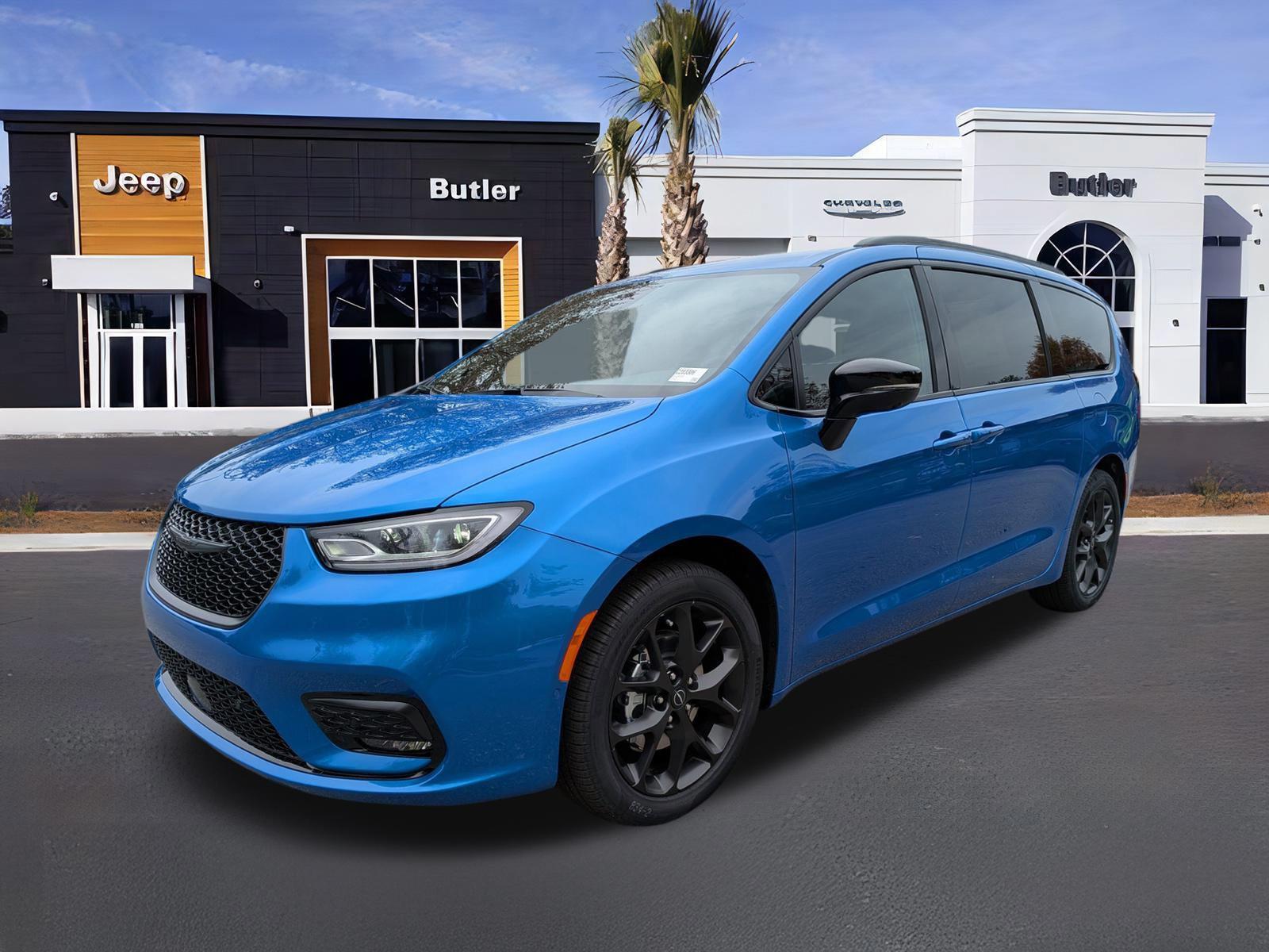 2026 Chrysler Pacifica Select's photo