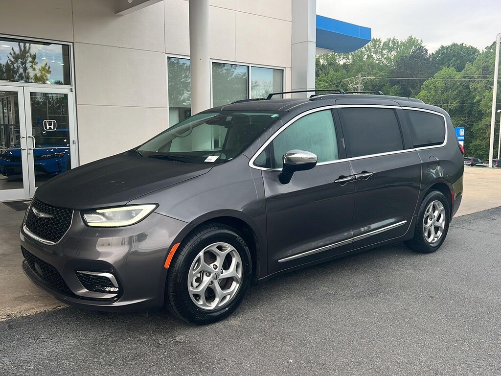 Used 2023 Chrysler Pacifica Limited Van