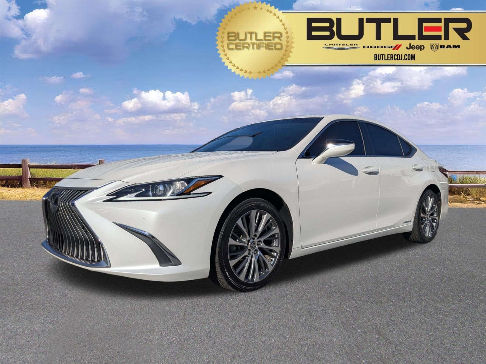 2020 Lexus ES Hybrid 300h's photo