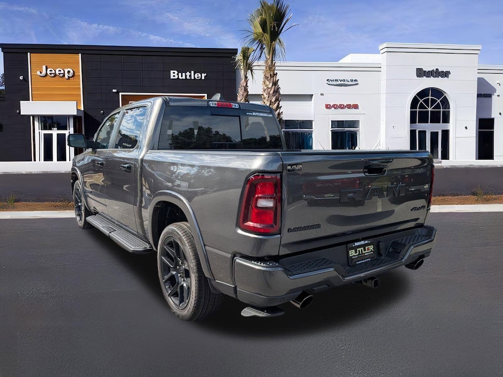 New 2026 Ram 1500 LARAMIE CREW CAB 4X4 5'7 BOX Pickup