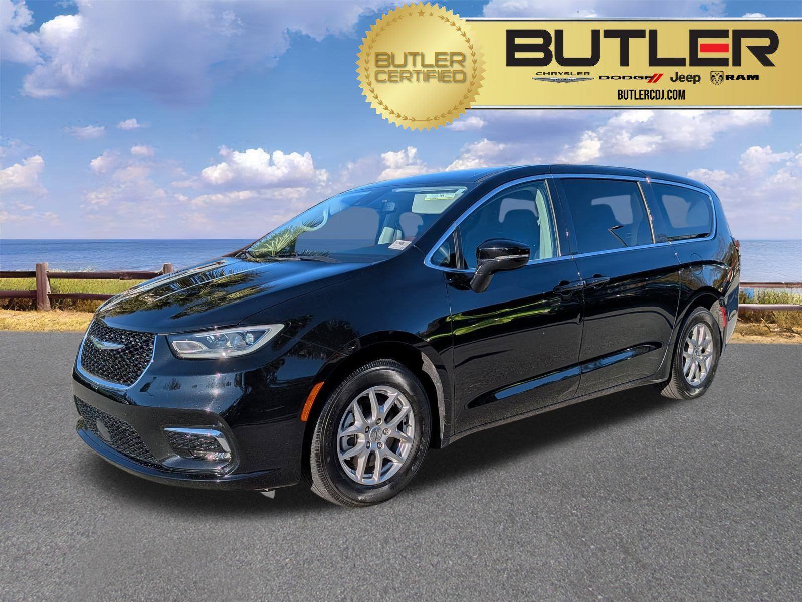 2024 Chrysler Pacifica Touring L's photo