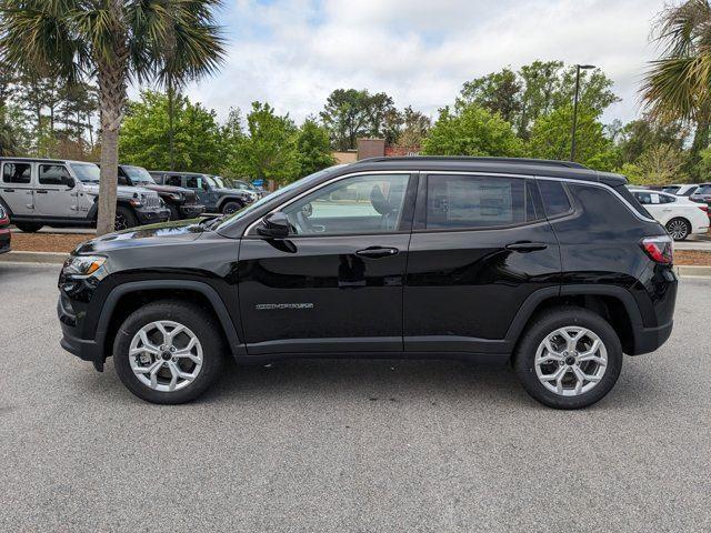 2025 Jeep Compass Latitude photo 3