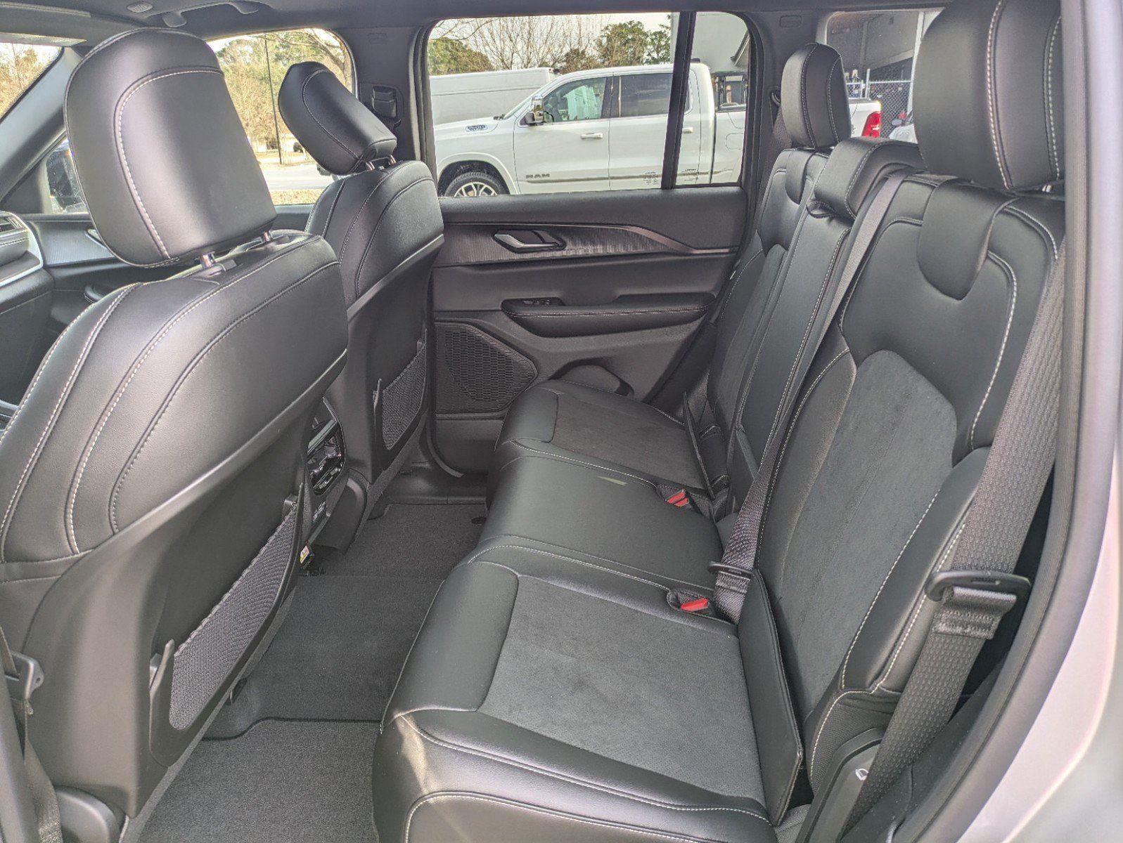 2025 Jeep Grand Cherokee Altitude - Photo 14