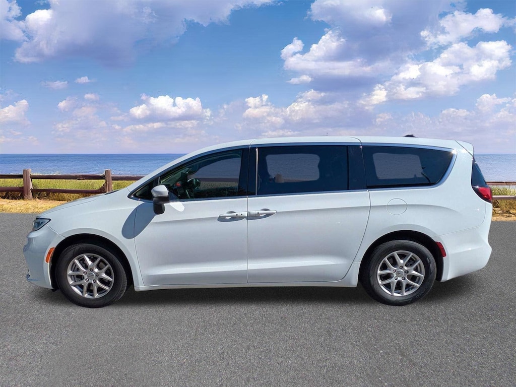 Used 2023 Chrysler Pacifica Touring L Van
