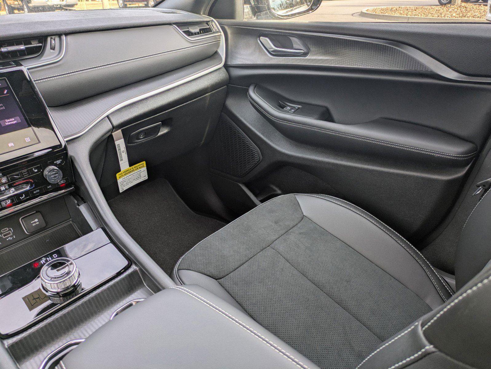 2025 Jeep Grand Cherokee Altitude - Photo 17