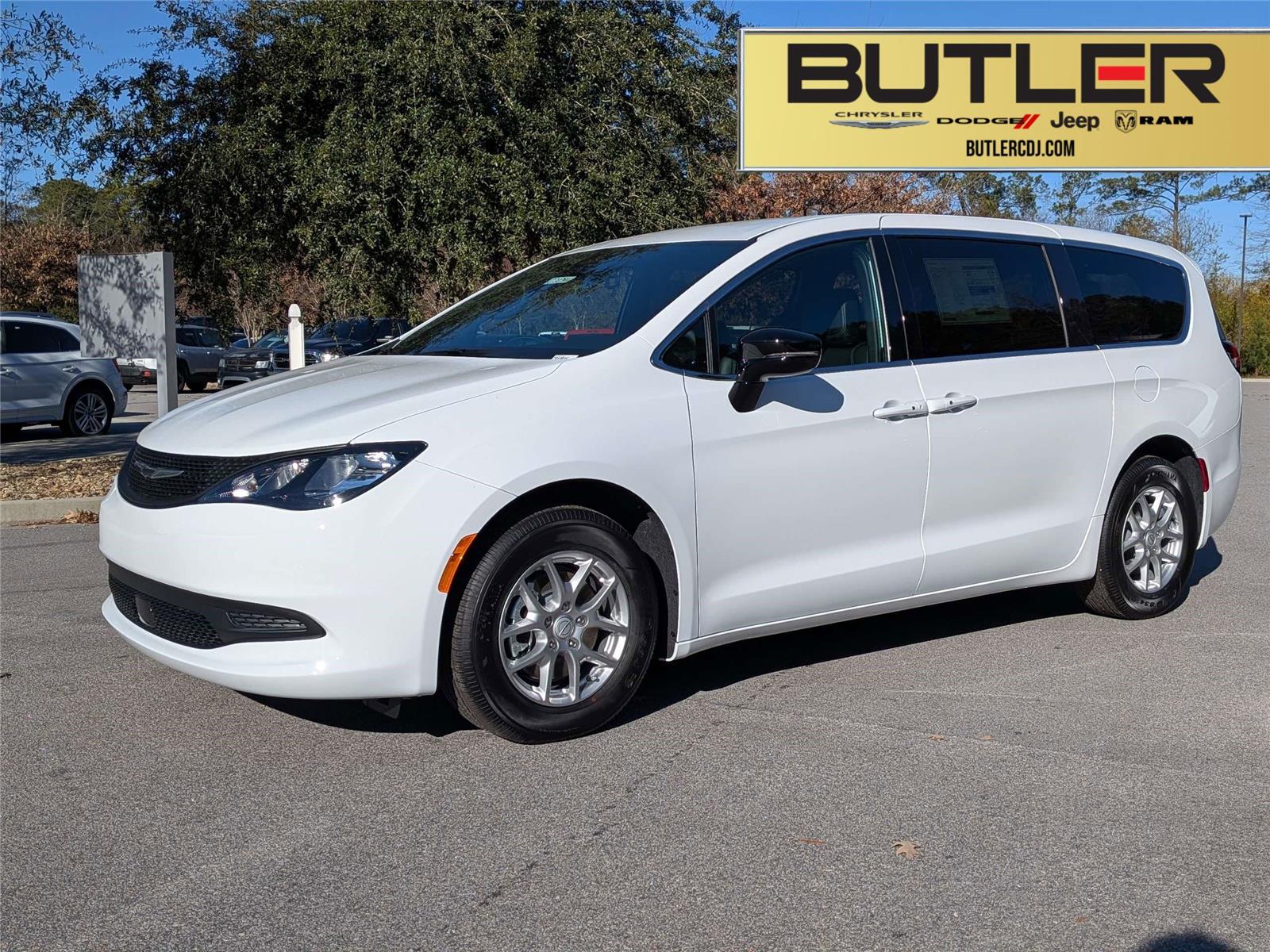 2026 Chrysler Voyager LX's photo