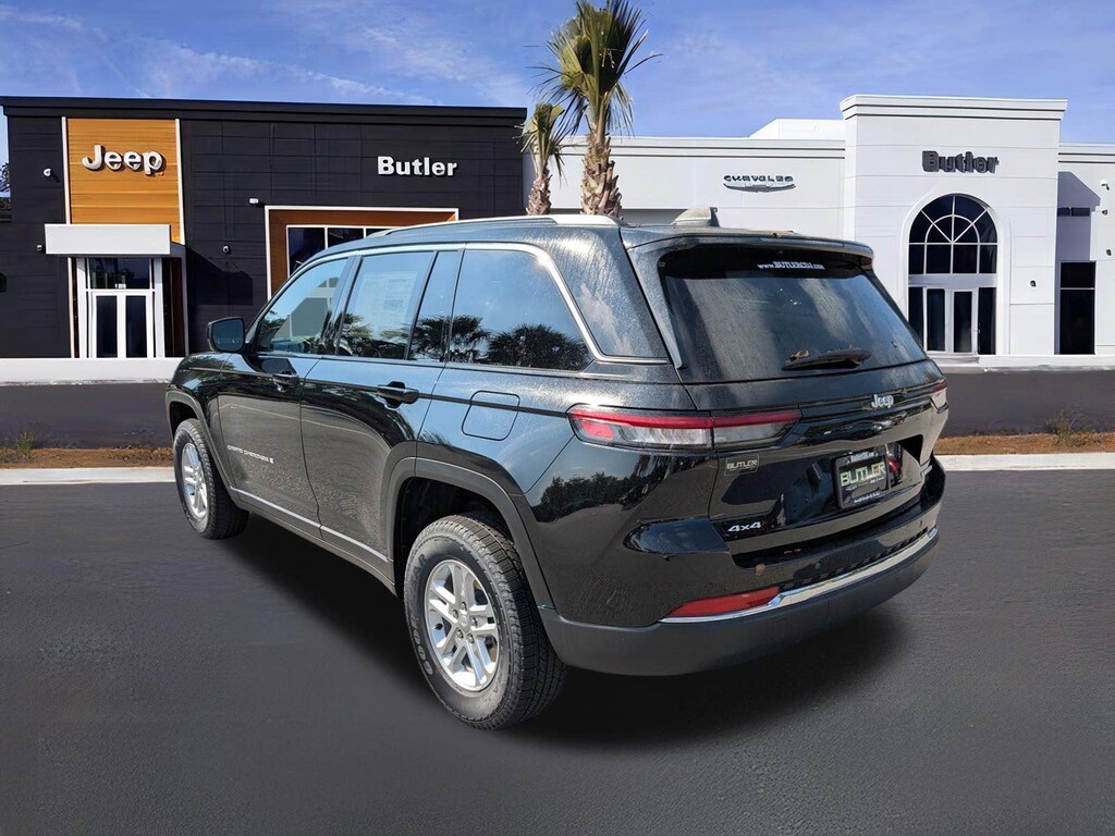 New 2025 Jeep Grand Cherokee LAREDO 4X4 Sport Utility