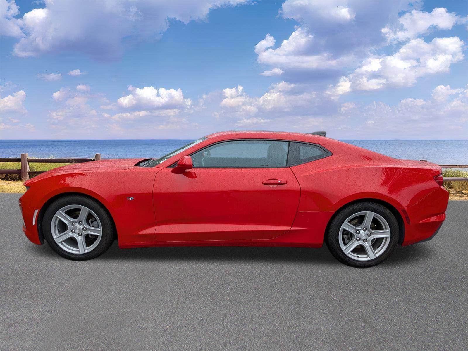 2023 Chevrolet Camaro 1LT photo 2