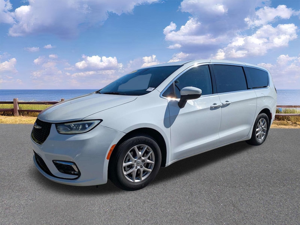 Used 2023 Chrysler Pacifica Touring L Van