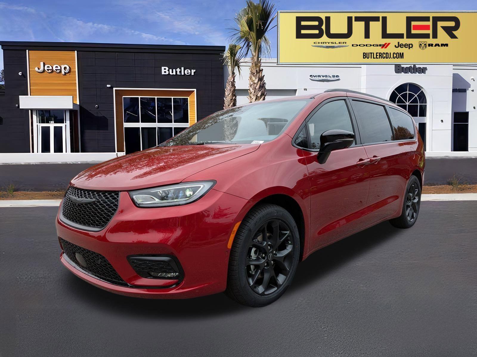 2026 Chrysler Pacifica Select's photo