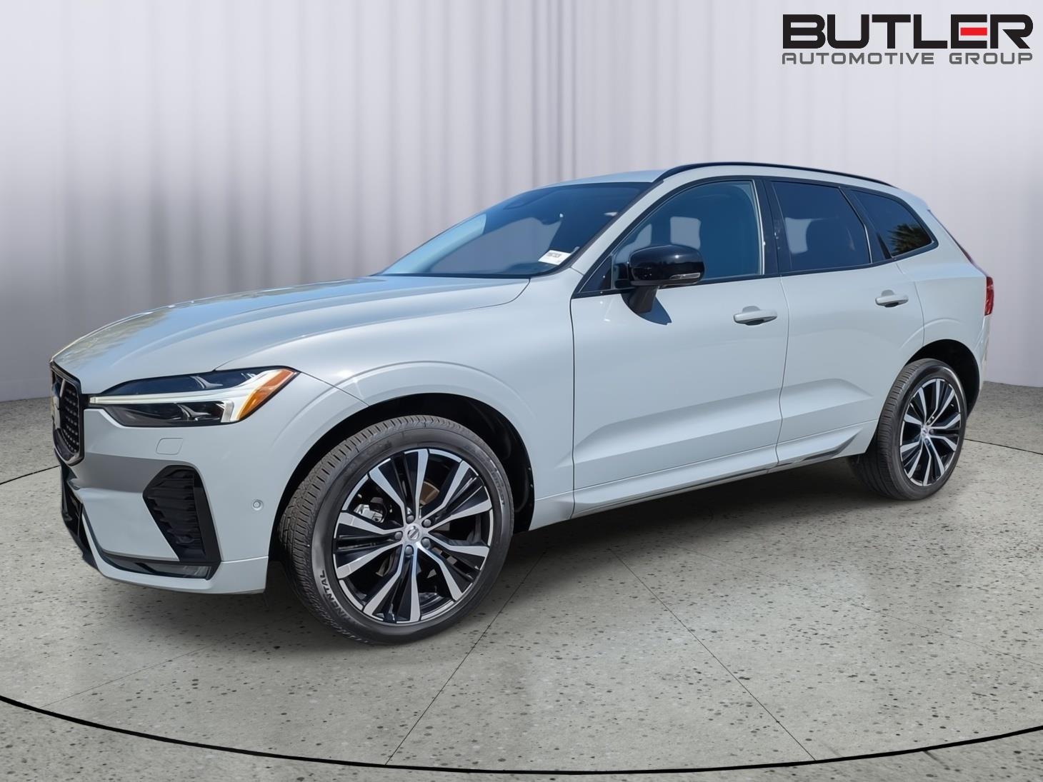 2024 Volvo XC60 B5 Plus Dark Theme AWD's photo