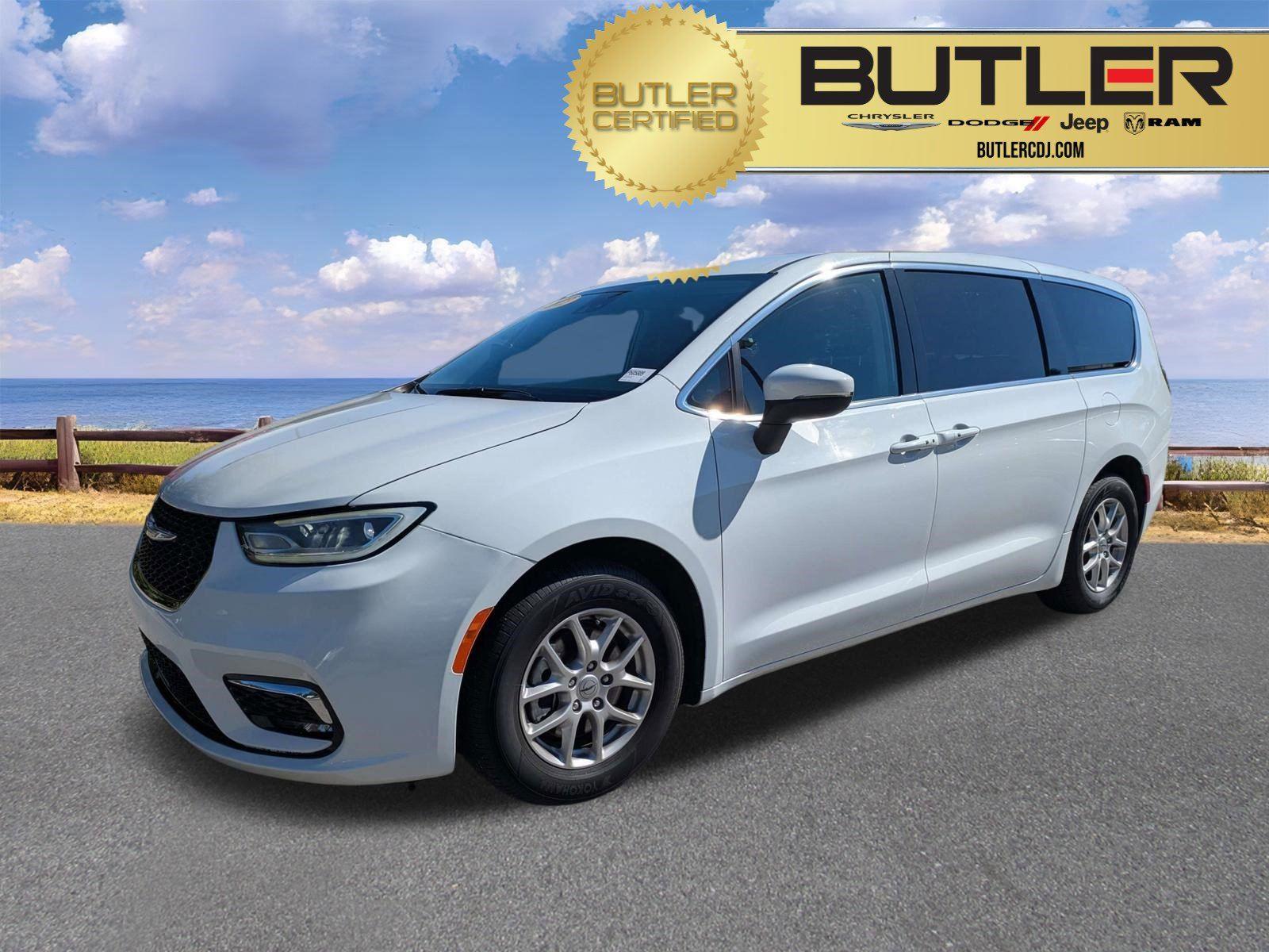 2023 Chrysler Pacifica Touring L's photo