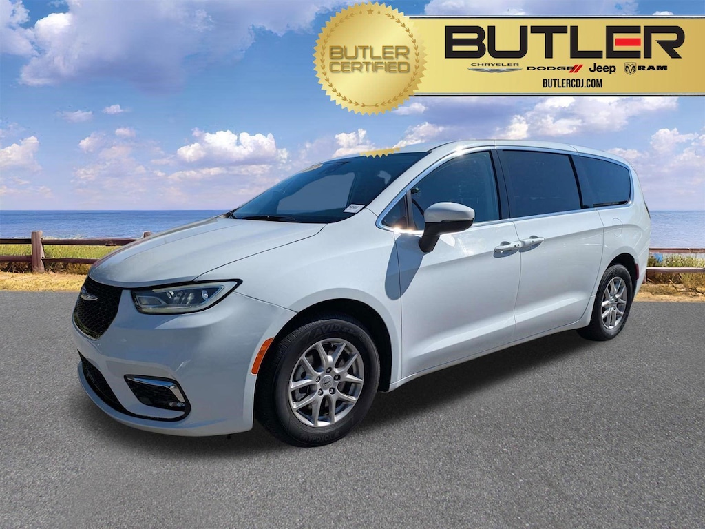Used 2023 Chrysler Pacifica Touring L Van