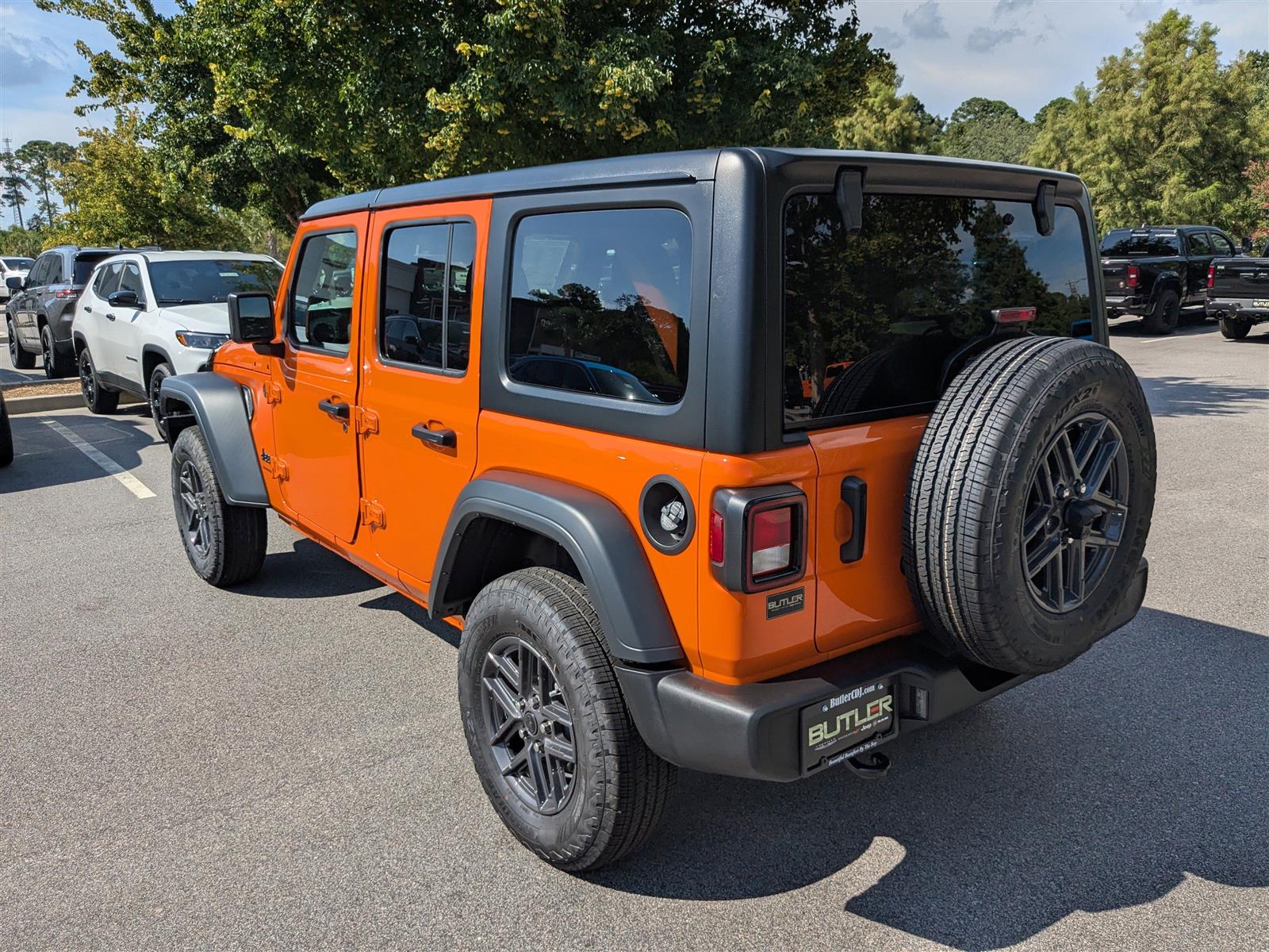 2025 Jeep Wrangler Sport photo 4
