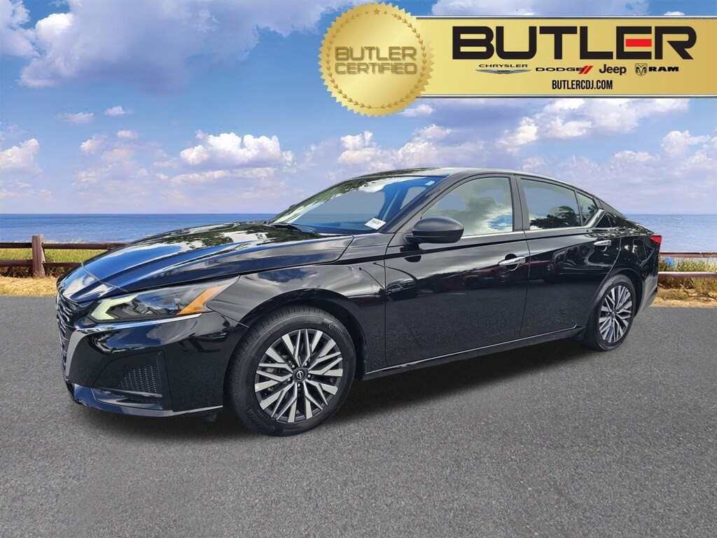 Used 2025 Nissan Altima SV Sedan
