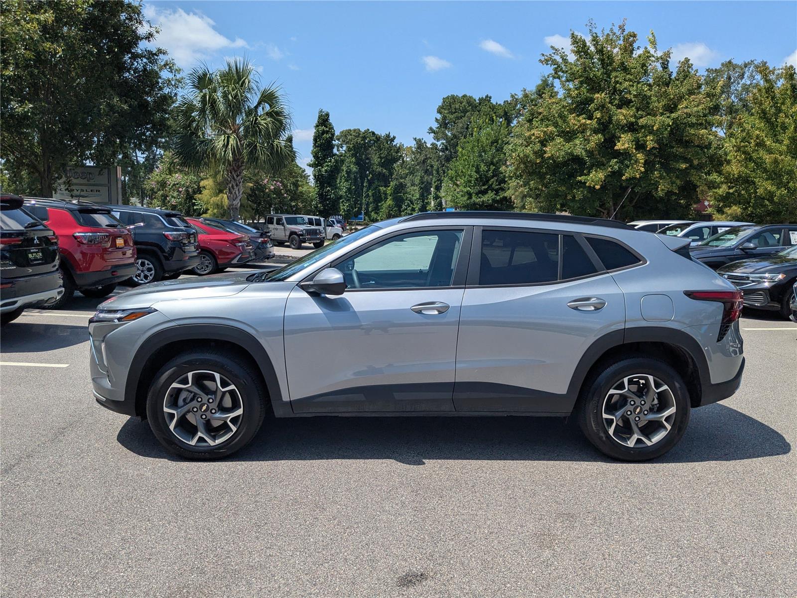 2024 Chevrolet Trax LT photo 3