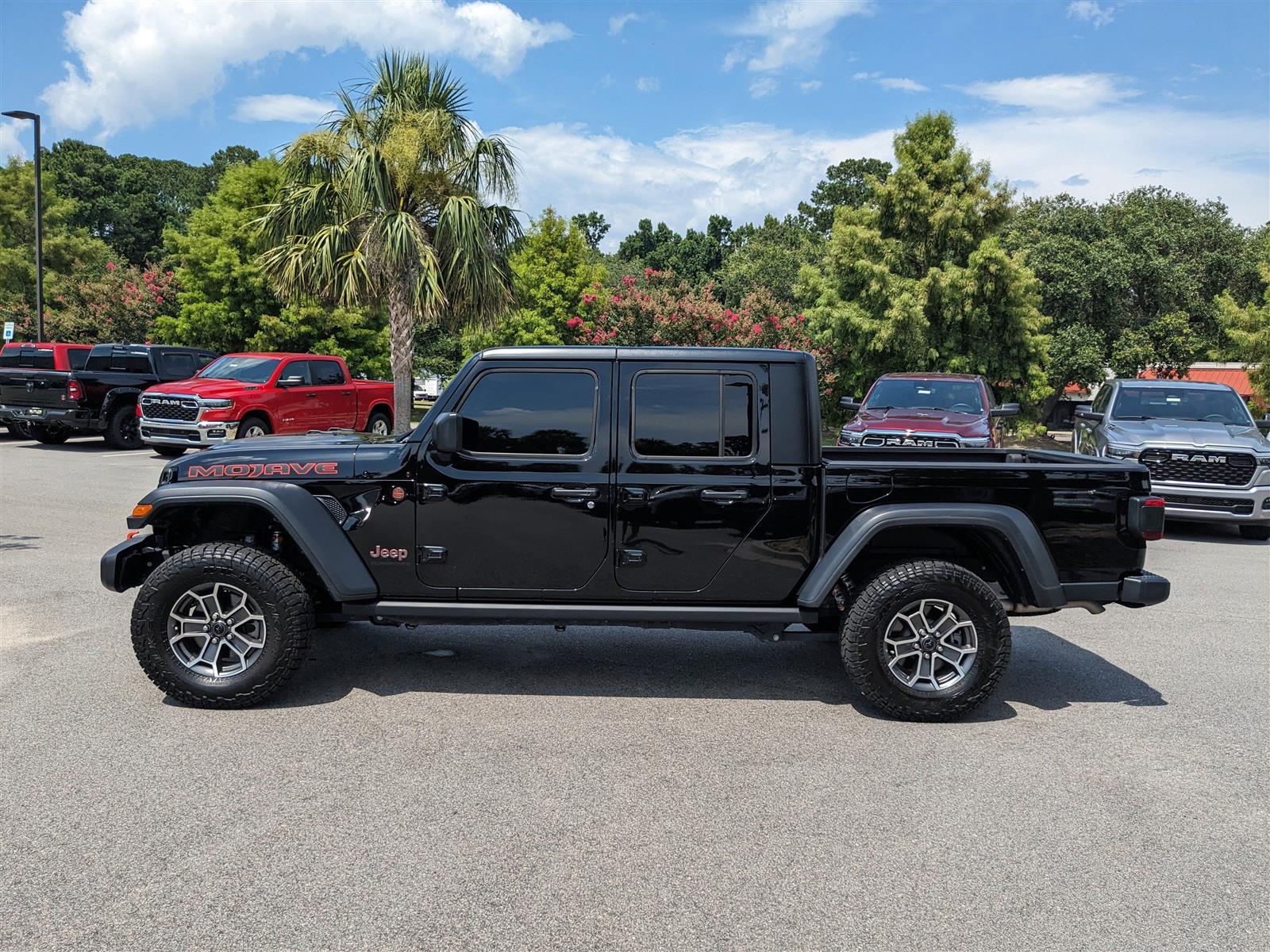 2024 Jeep Gladiator Mojave photo 3