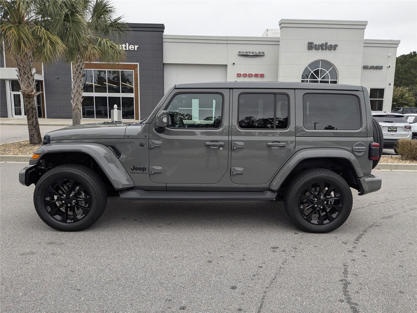 2023 Jeep Wrangler High Altitude photo 3