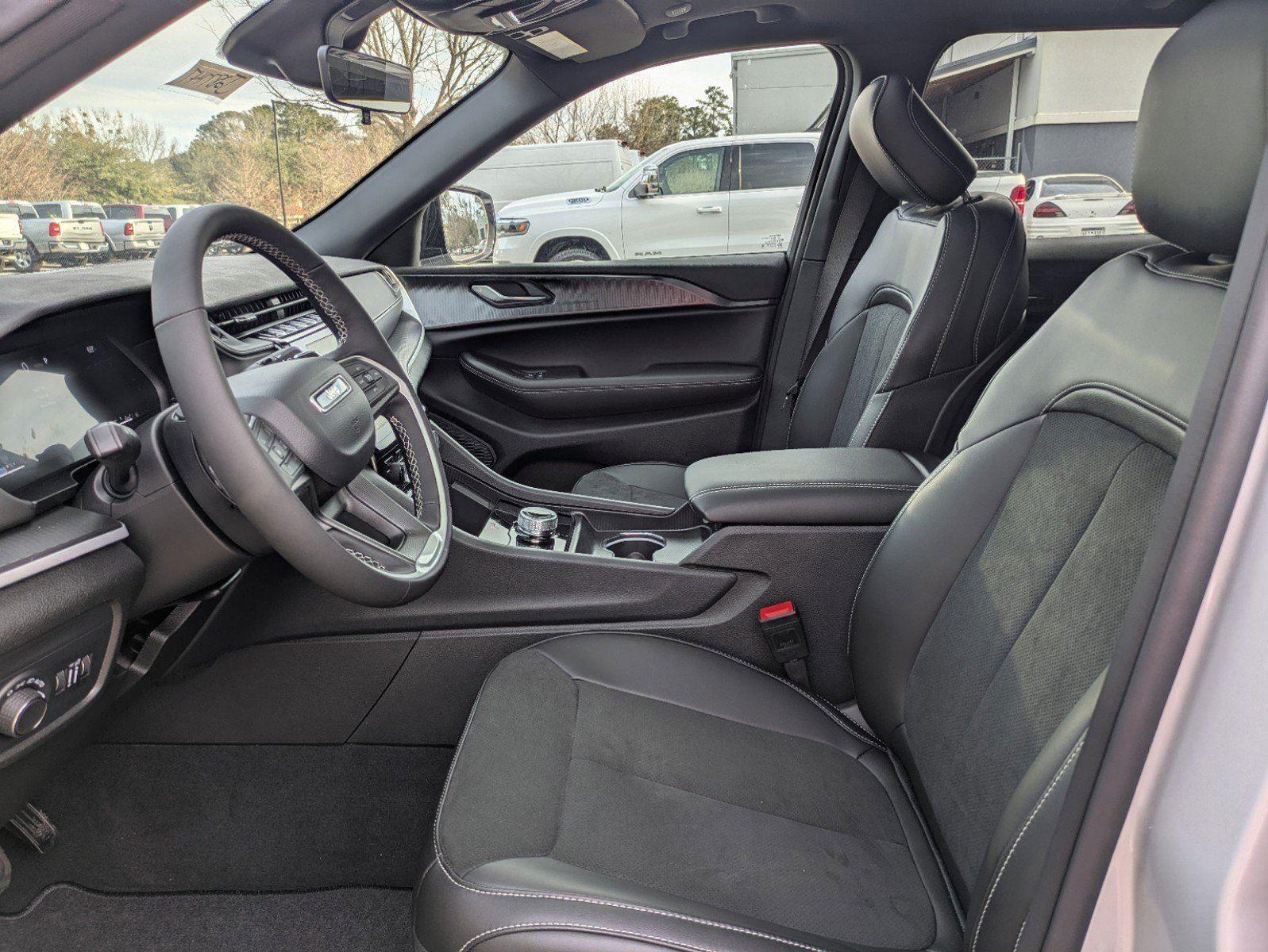 2025 Jeep Grand Cherokee Altitude - Photo 19