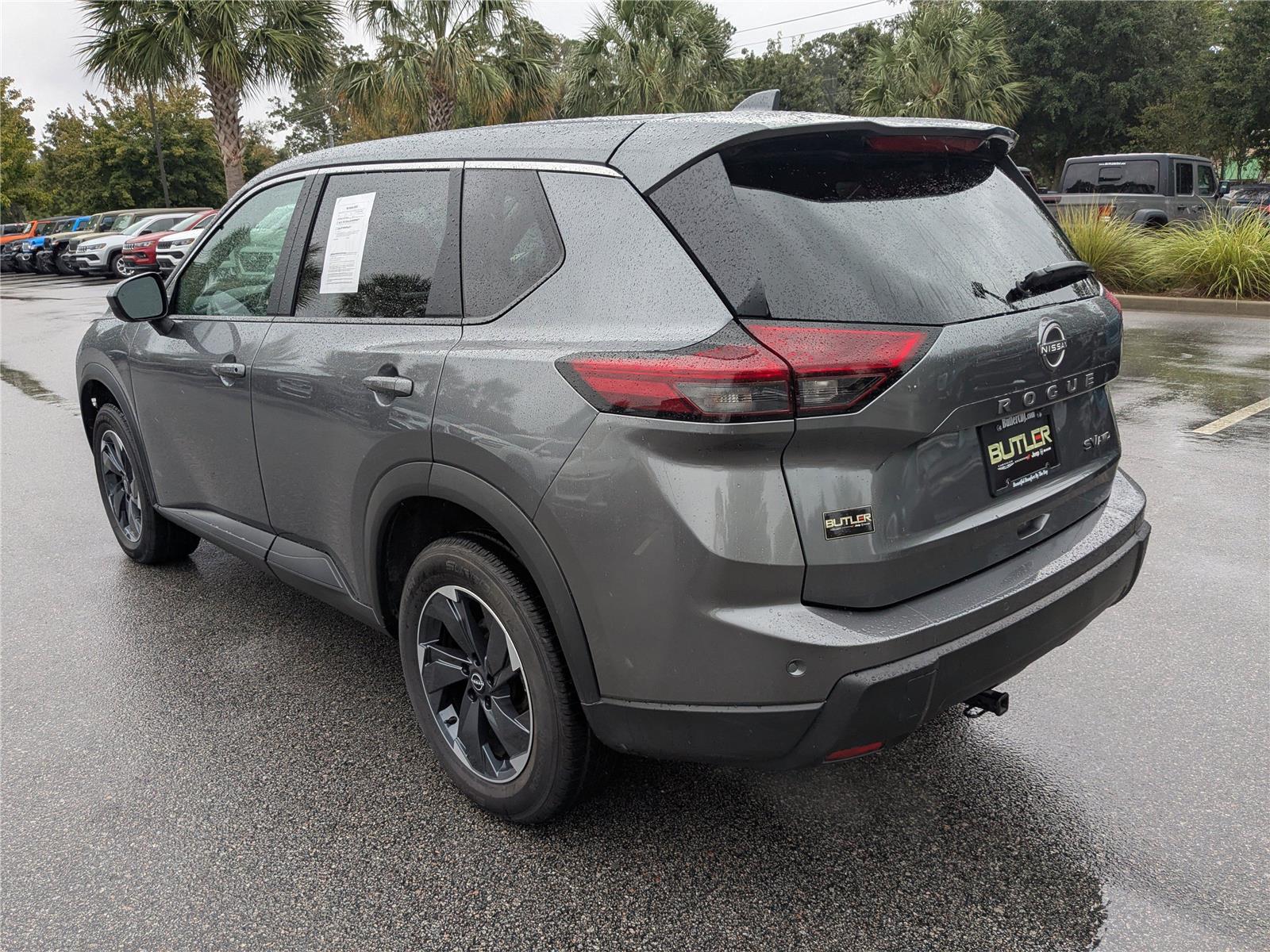 2024 Nissan Rogue SV photo 3