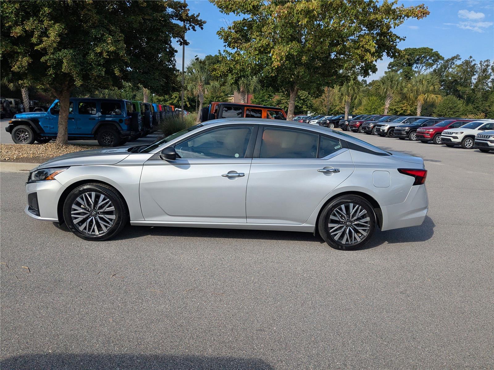 2024 Nissan Altima 2.5 SV photo 2