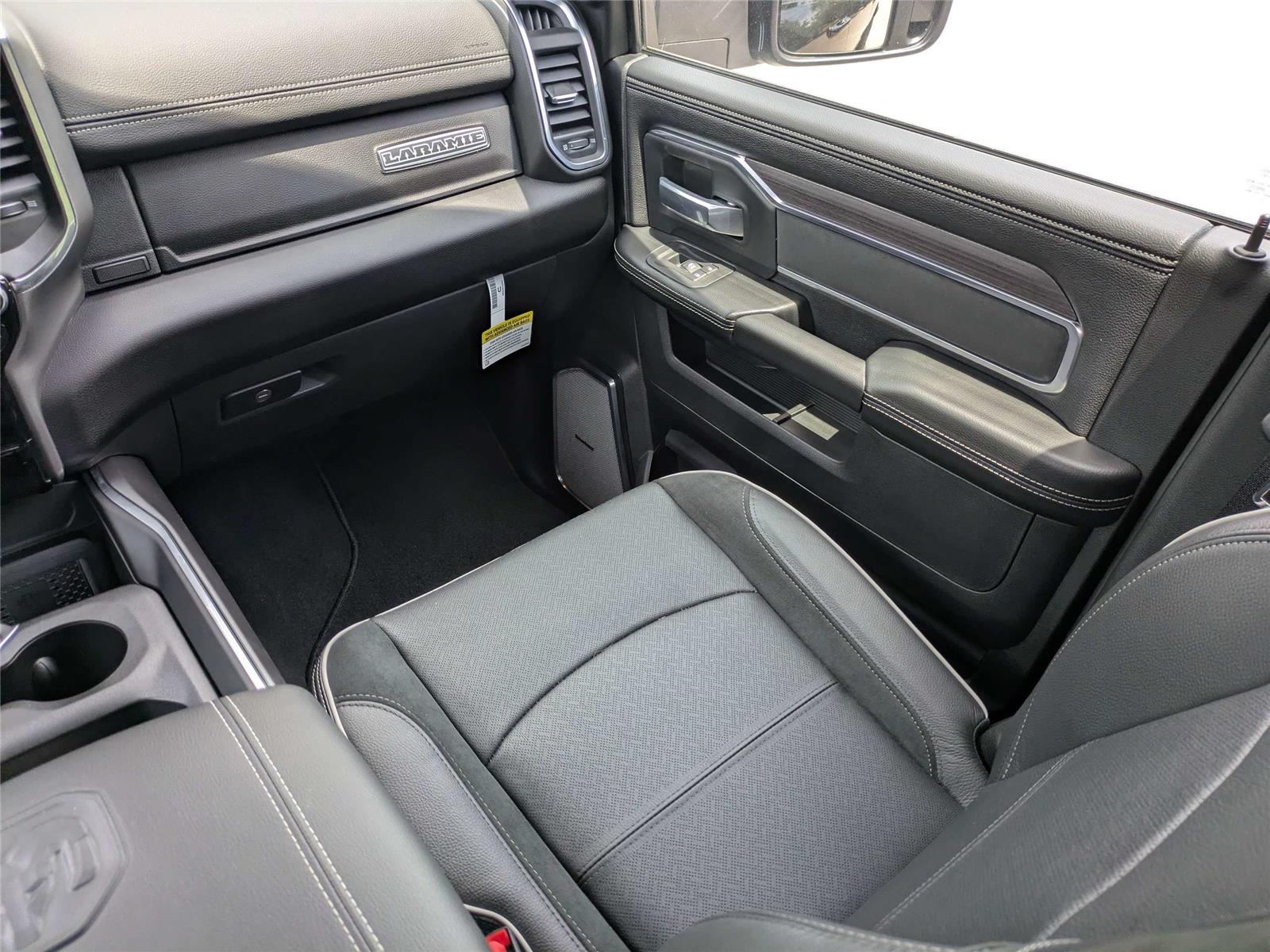 2026 RAM 2500 Laramie - Photo 17