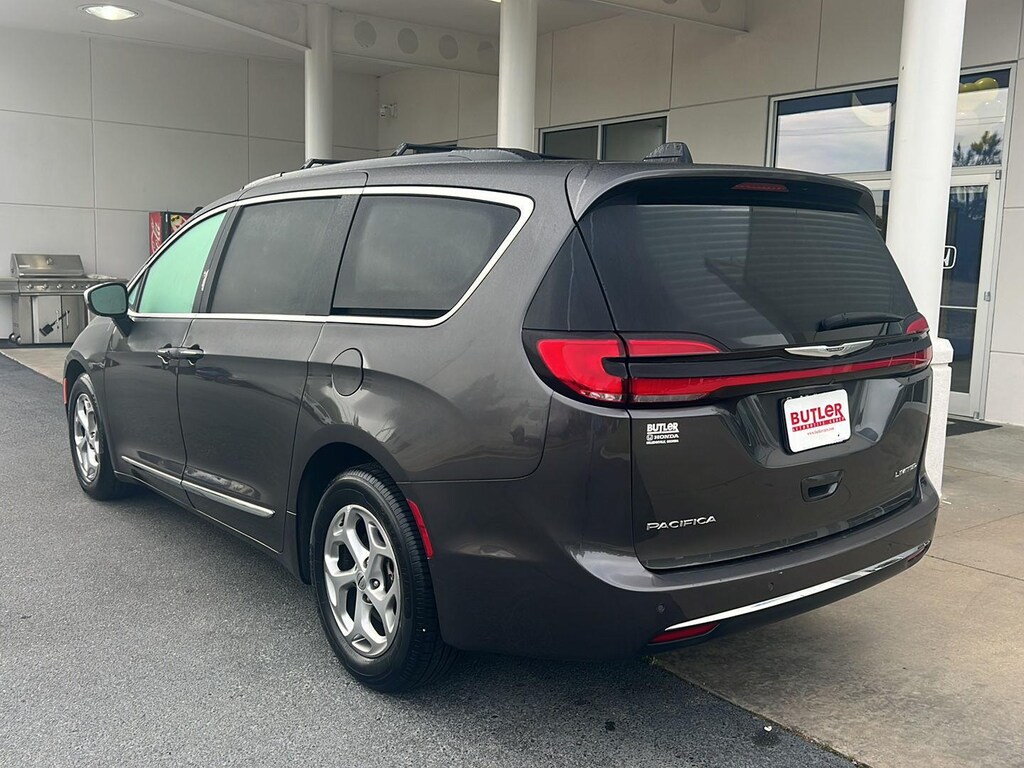 Used 2023 Chrysler Pacifica Limited Van