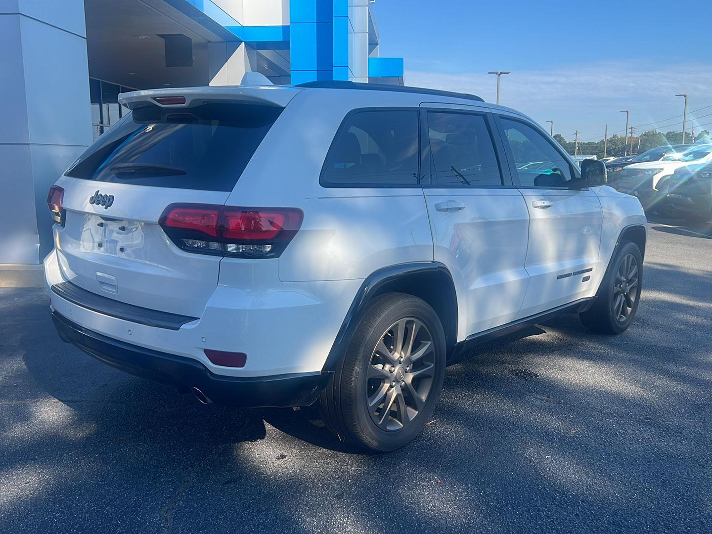 2016 Jeep Grand Cherokee Limited photo 2