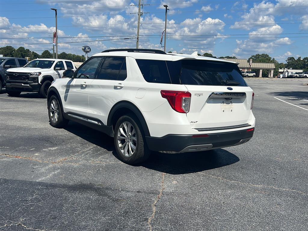 2023 Ford Explorer XLT photo 2