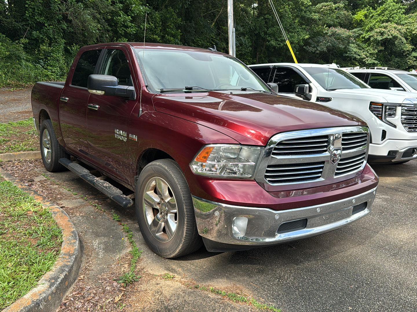 2017 Ram 1500 SLT photo 3