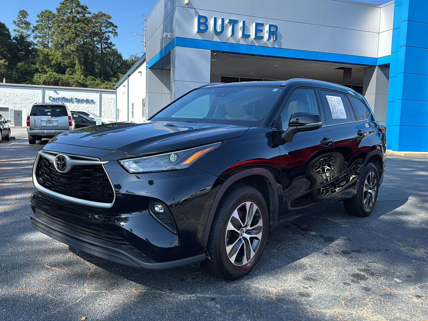 2022 Toyota Highlander XLE photo 2