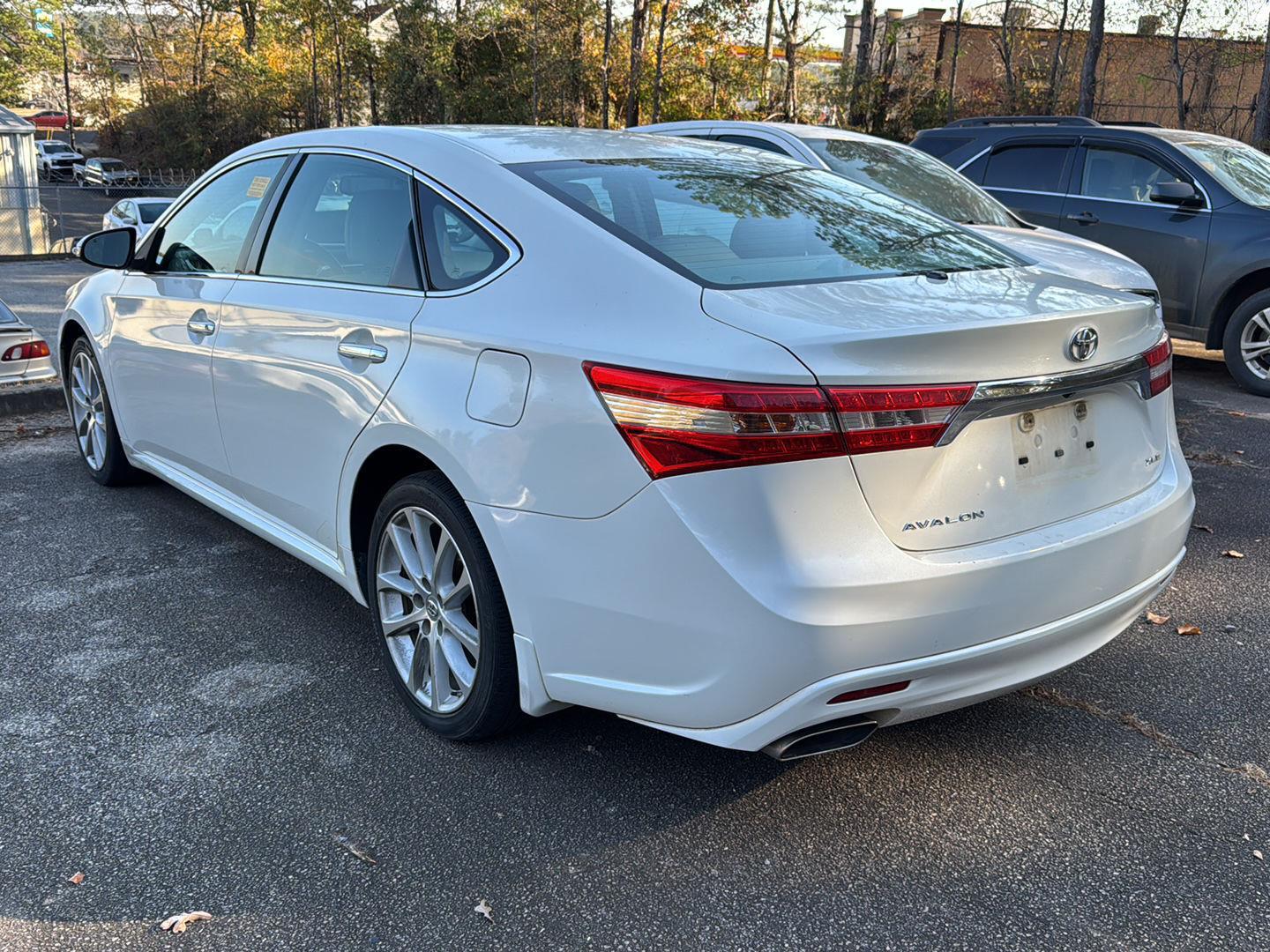 2014 Toyota Avalon XLE Premium photo 3