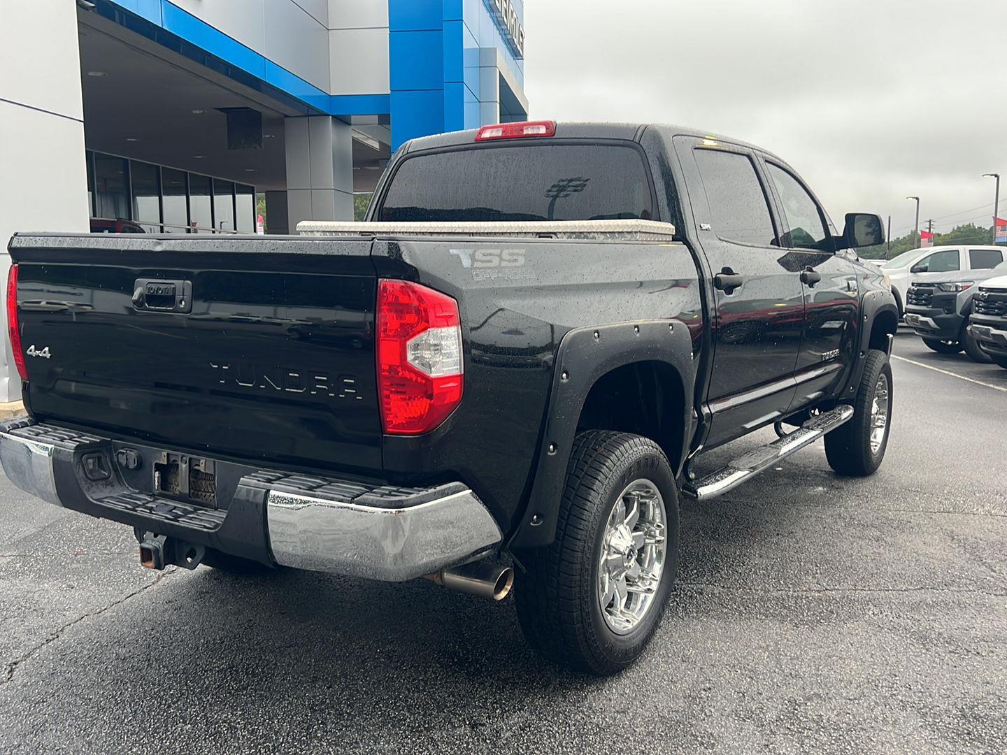 2018 Toyota Tundra SR5 CrewMax photo 3