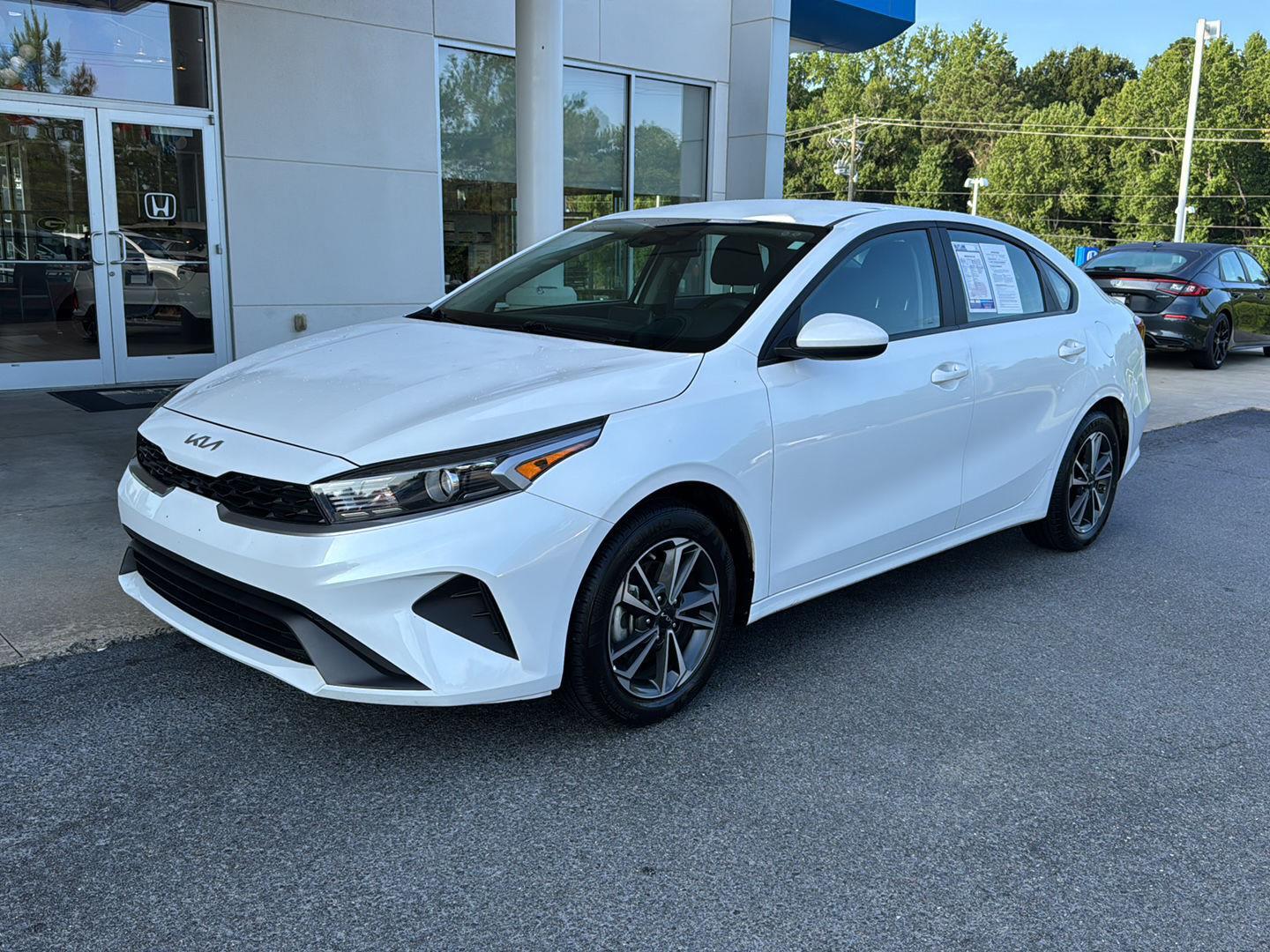 2024 Kia Forte LXS photo 2