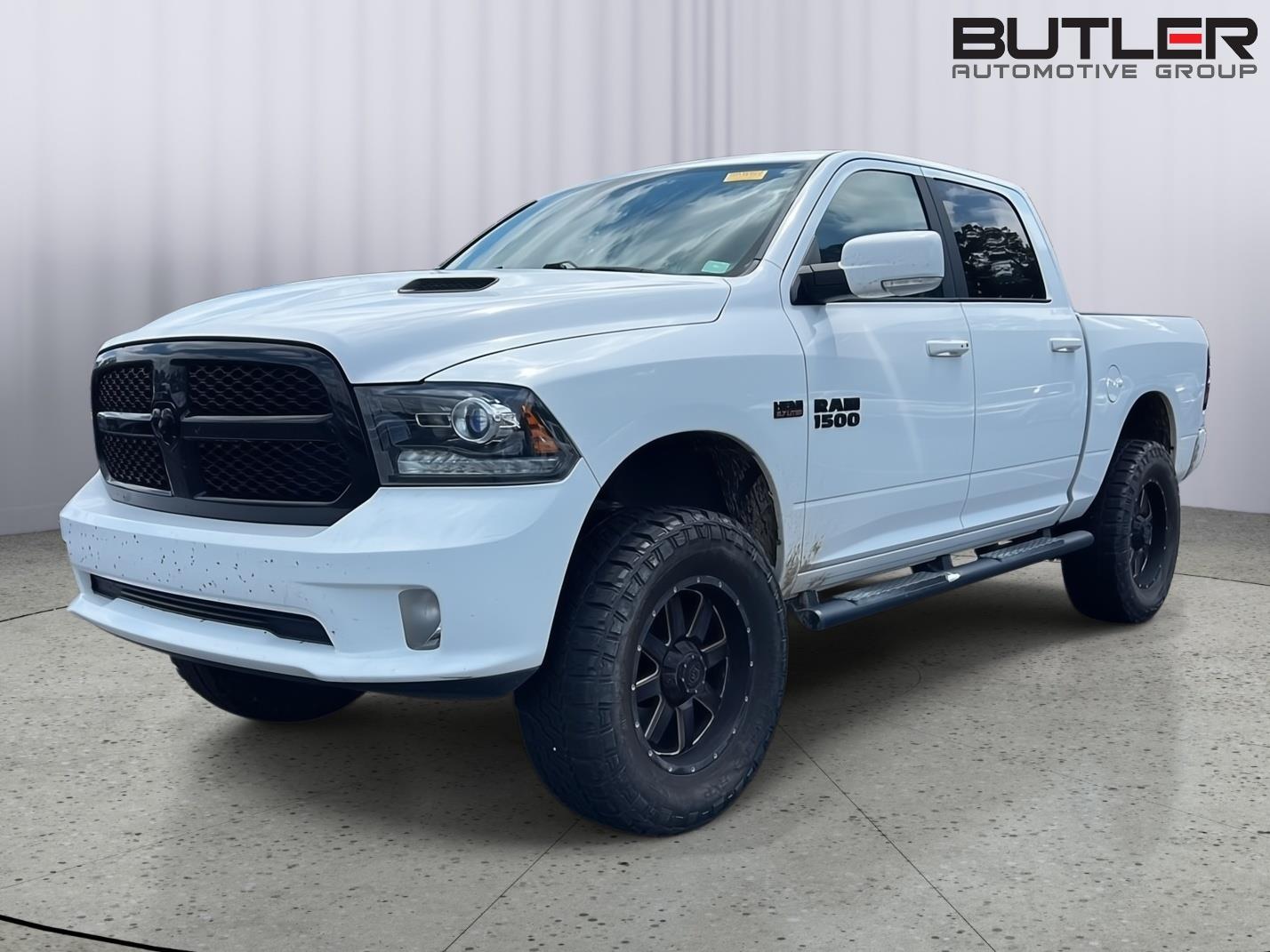 2017 RAM 1500 Night 4x4 Crew Cab 5'7's photo