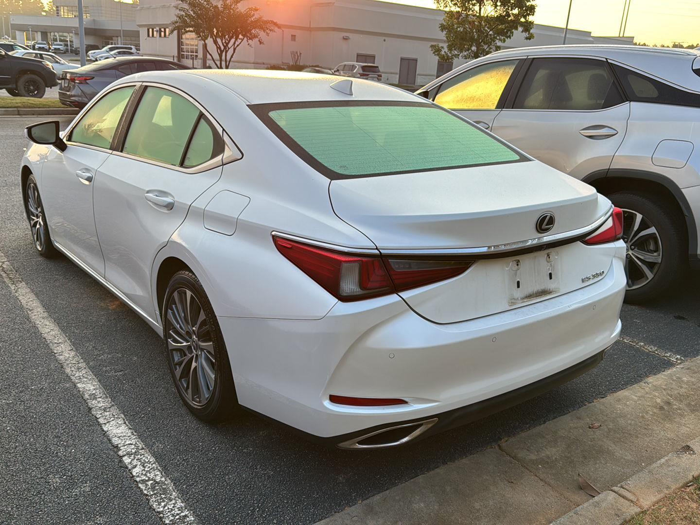 2019 Lexus ES 350 F SPORT photo 4