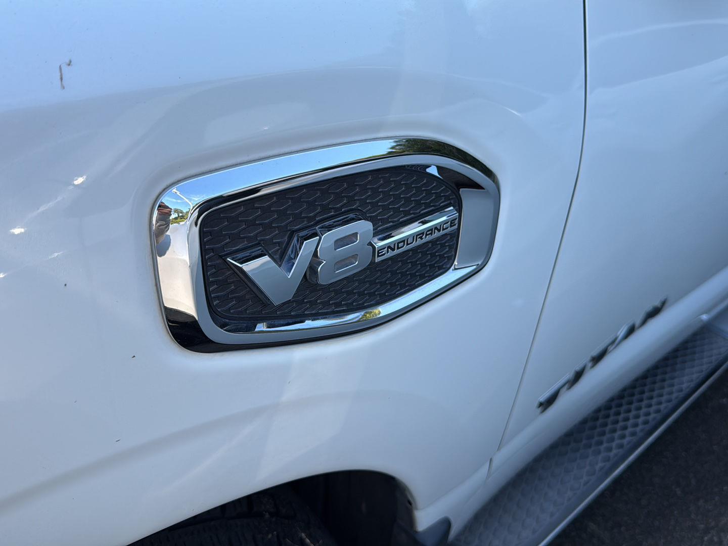 2017 Nissan Titan SL photo 2