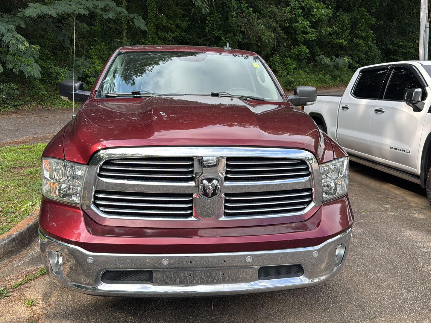 2017 Ram 1500 SLT photo 2