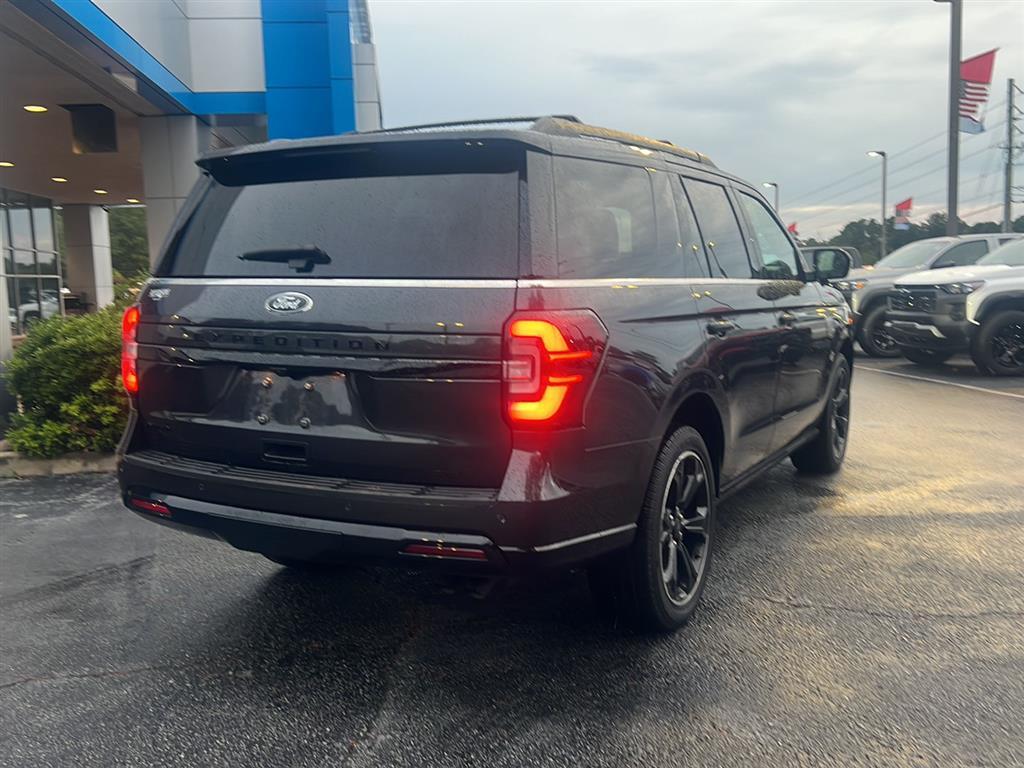 2024 Ford Expedition Limited photo 2
