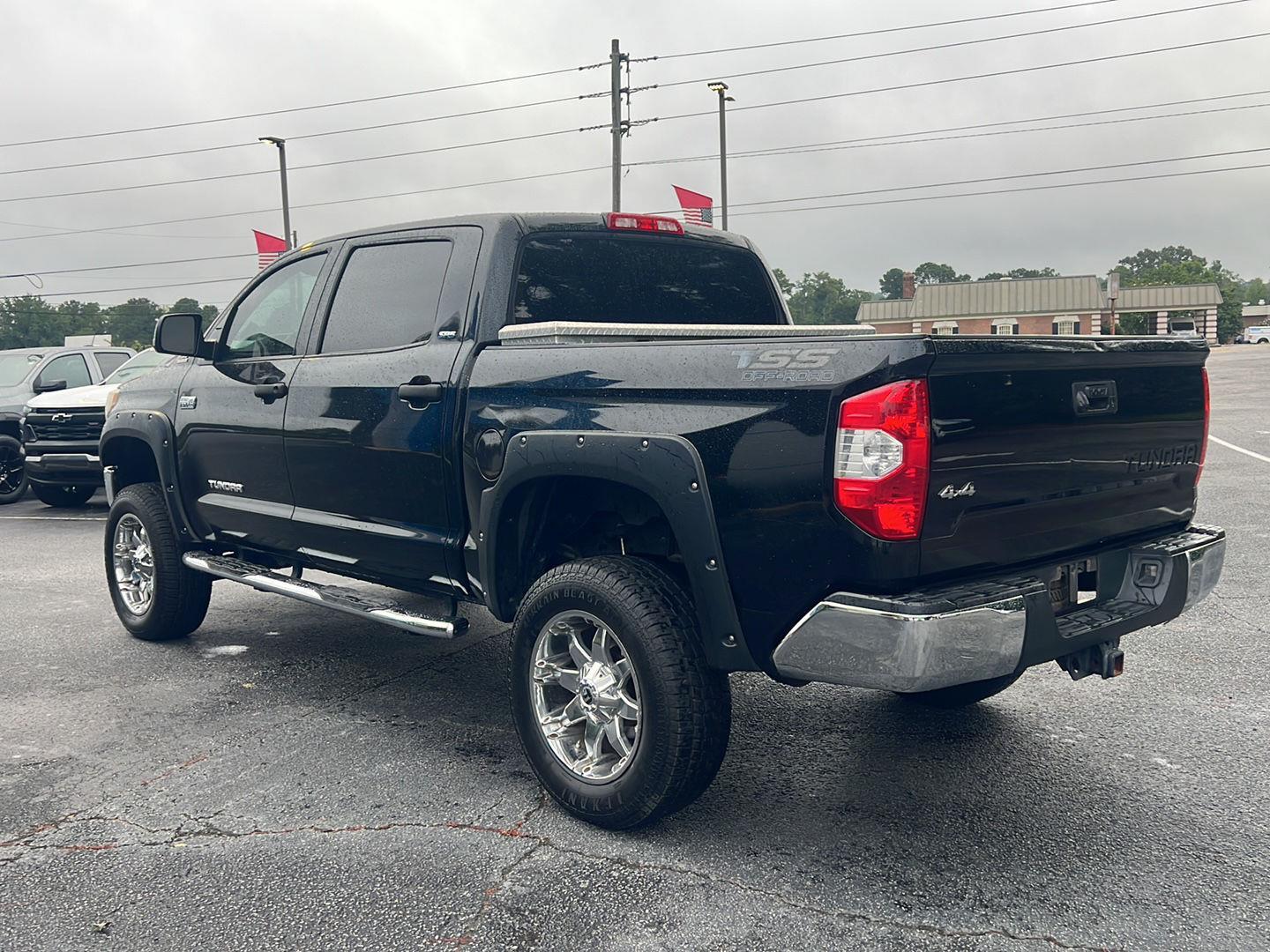 2018 Toyota Tundra SR5 CrewMax photo 2