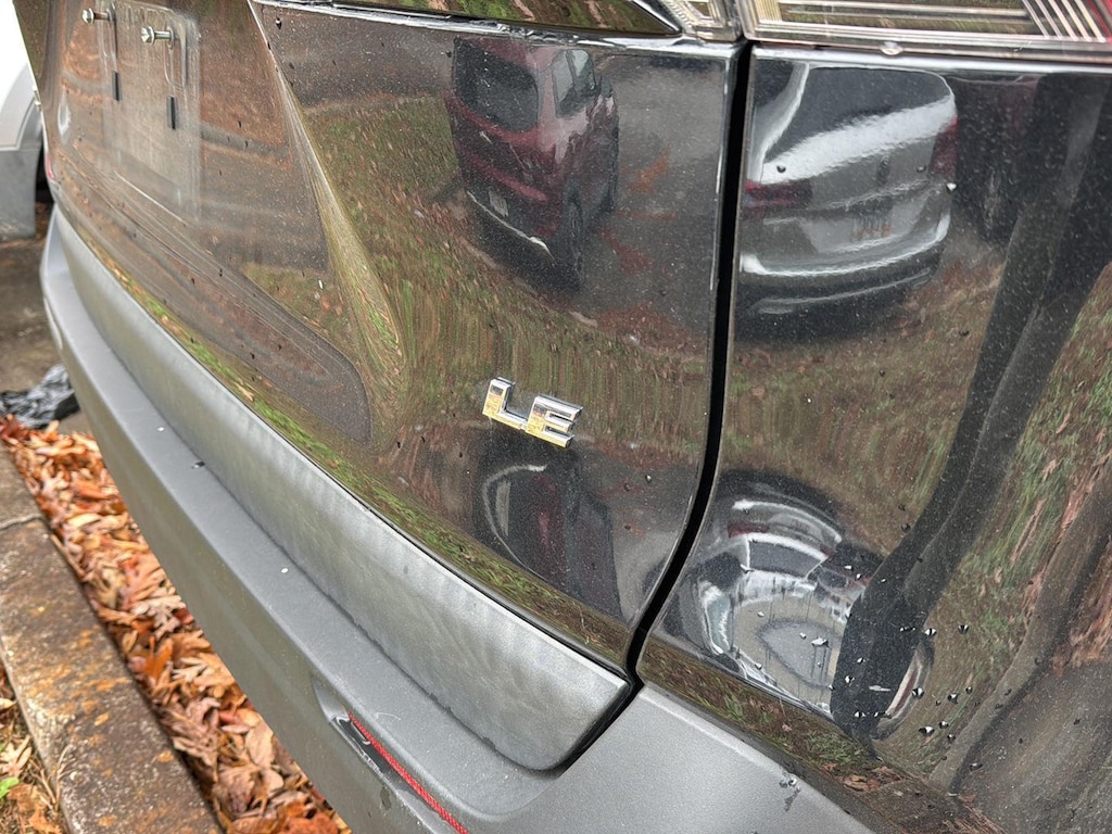 2019 Toyota RAV4 LE photo 3