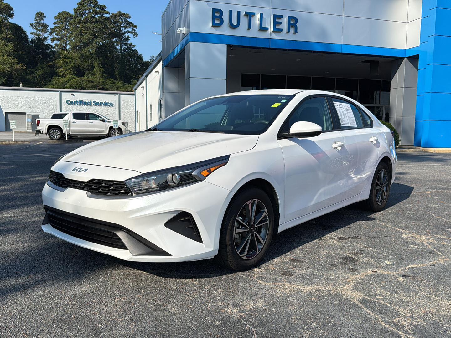 2024 Kia Forte LXS photo 2