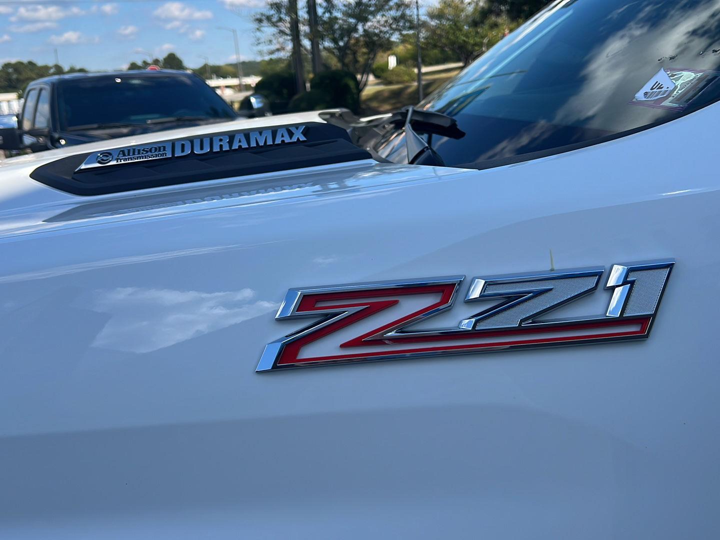 2025 Chevrolet Silverado 2500HD LT photo 2