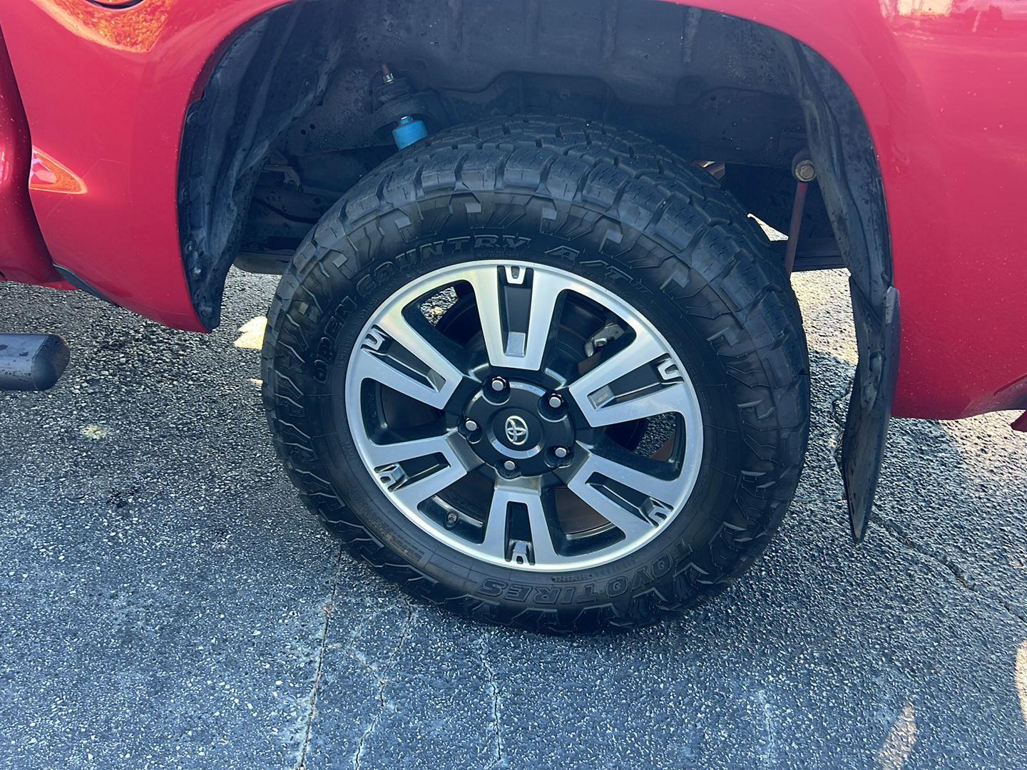 2019 Toyota Tundra SR5 CrewMax photo 4