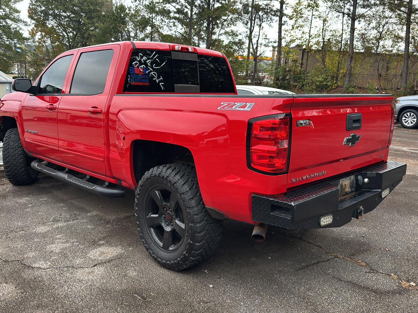2017 Chevrolet Silverado 1500 LT photo 2
