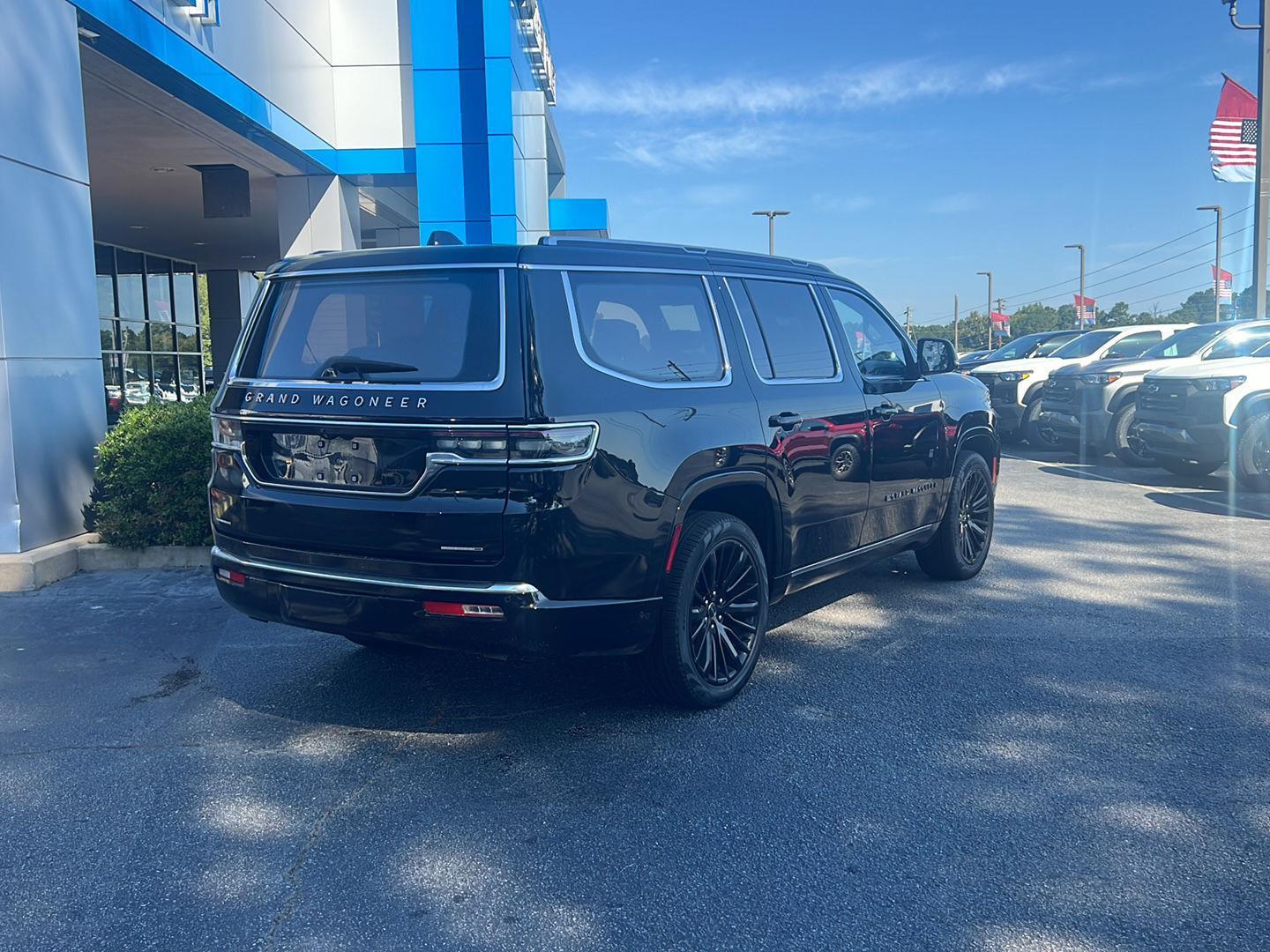 2022 Jeep Grand Wagoneer III photo 2