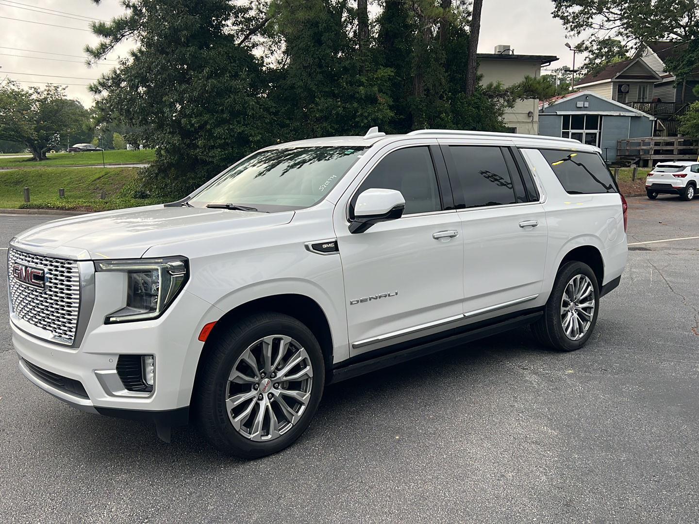 2021 Gmc Yukon XL Denali photo 3
