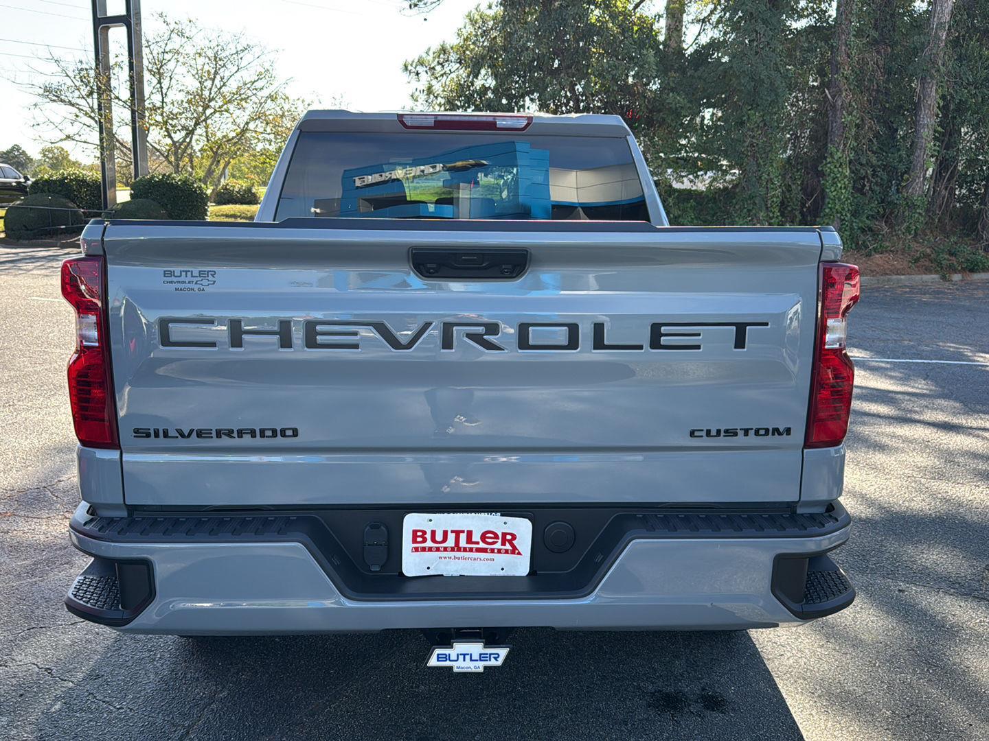 2024 Chevrolet Silverado 1500 Custom photo 2