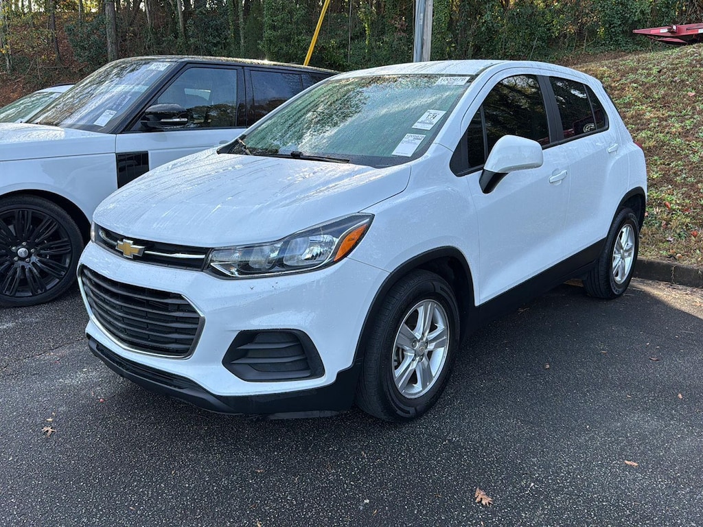 2022 Chevrolet Trax LS photo 2