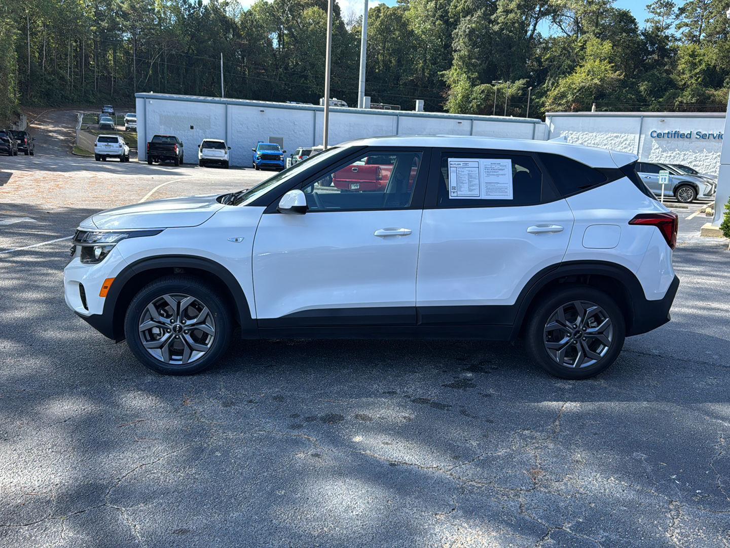 2024 Kia Seltos LX photo 3